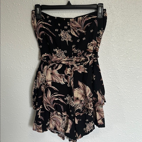 Black and Cream Ruffled Sweetheart Jumpsuit Size Small - Picture 6 of 13